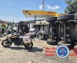 אירוע קשה בשער הגיא: משאית התהפכה ופגעה ברכבים חונים, מספר פצועים במקום (וידאו)