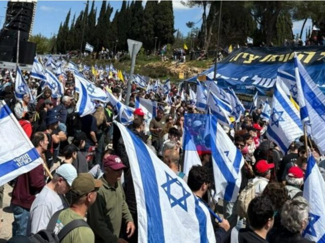 הפגנה מול הכנסת (צילום: שומרות ושומרים על הבית המשותף)