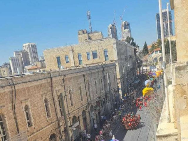 התהלוכה ברח' יפו. עיריית ירושלים