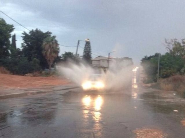 נהיגה בגשם. צילום: אור ירוק