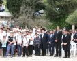עומדים בצפירה | ארכיון: שאטרסטוק