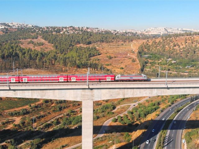 הרכבת לירושלים | shutterstock