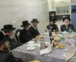 נכדו מאשדוד של הרבי מבעלזא חילק 'הגדות' לעסקני 'יחדיו'
