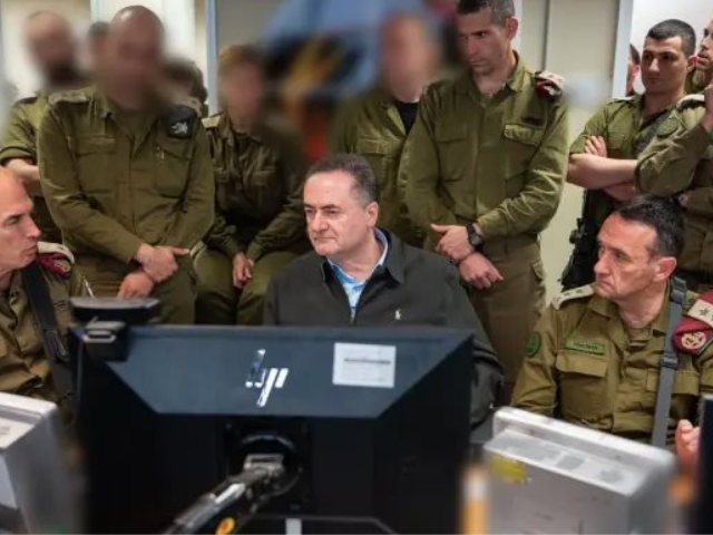 ישראל כ"ץ עם צמרת צה"ל. צילום: דוברות משרד הביטחון