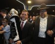הזוכה בהגרלת ספר התורה אשתקד. יד לאחים