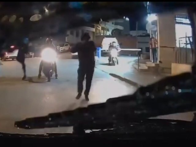 התיעוד ממצלמת הרכב מבעד לשמשה המנופצת