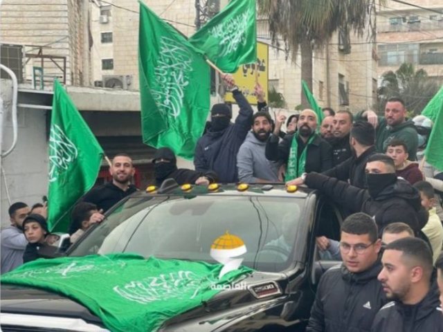 המחבל וחבריו חוגגים "ללא חגורת בטיחות" | רשתות ערביות