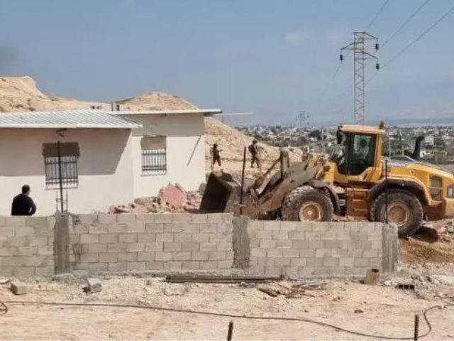 הריסת בנייה פלסטינית לא חוקית ביו"ש (ארכיון). צילום: המנהל האזרחי