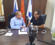 אחד מהחבר׳ה והוא גם ראש העיר