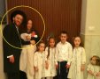 משפחת דוידזון המאושרת | בעיגול: הפעוט ואמו שנהרגו ז"ל לצד אביהם שנפצע | שימוש לפי סעיף 27א 