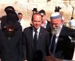 ראש העיר החדש ישן של ירושלים הגיע לביקור בכותל לתפילה