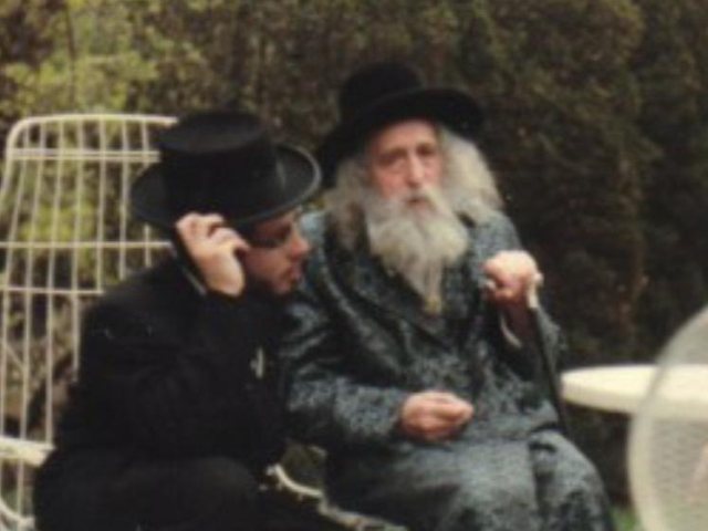 הרבי מריבניץ זי"ע עם הבקטיש'ע המסוגלת | שימוש לפי סעיף 27א