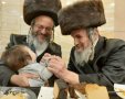 ר' פסח זצ"ל (מימין) עם בנו שנפטר על פניו | צילום: משפחתי