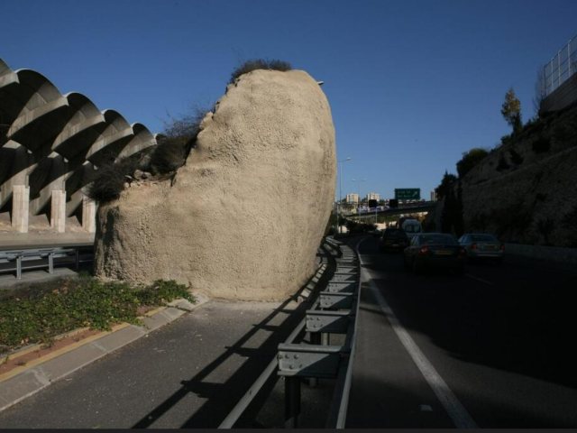 מערת הקבורה בכביש בגין | צילום: שלומי כהן