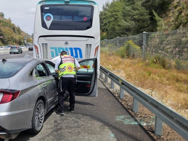צוות הצלה בזירת התאונה