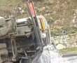 הלם: צפו במשאית סולר מתהפכת מראש הגבעה על הכביש הסואן