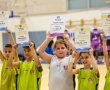 רגע של גאווה על הפרקט: תעודות הצטיינות לשחקני בית הספר לכדורסל של אליצור יבנה