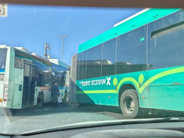 האוטובוסים בפקק | צילום: י.ב. / ירושלים החרדית