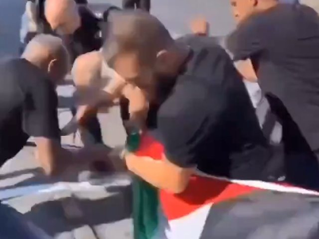 הנפת דגל פלסטין. פרסום לפי סעיף 27א לחוק זכויות יוצרים