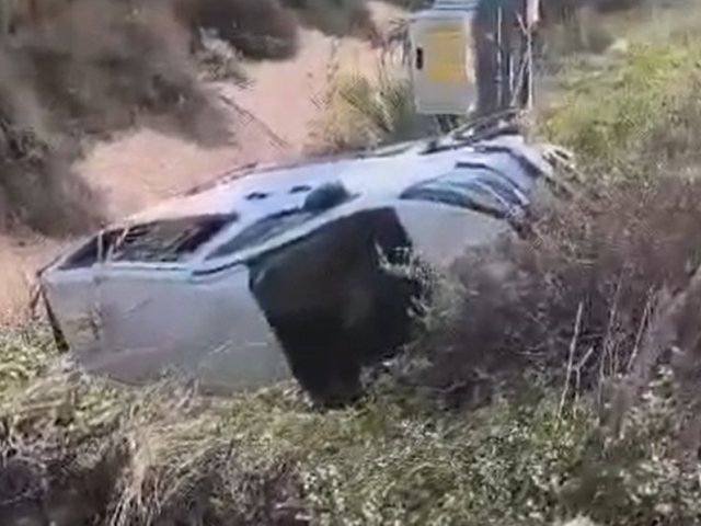 הטנדר שהתהפך | צוות הצלה