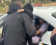 האשה וילדיה מחולצות בידי המשטרה | דוברות המשטרה