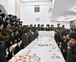 בעלוץ צדיקים: שמחת ה'אופרוף' בחצר טשארנאביל