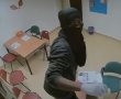 פרץ לגני ילדים, שדד אותם והכל מתועד בעדשת המצלמה (תיעוד)