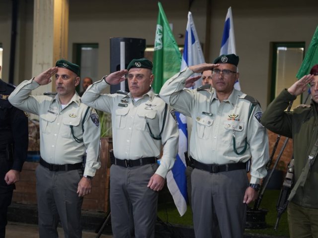 בהצדעה | דוברות המשטרה