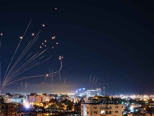 טילים בשמי ישראל shutterstock
