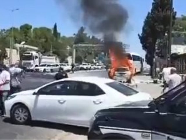 רכב עולה באש. פרסום לפי סעיף 27א לחוק זכויות יוצרים