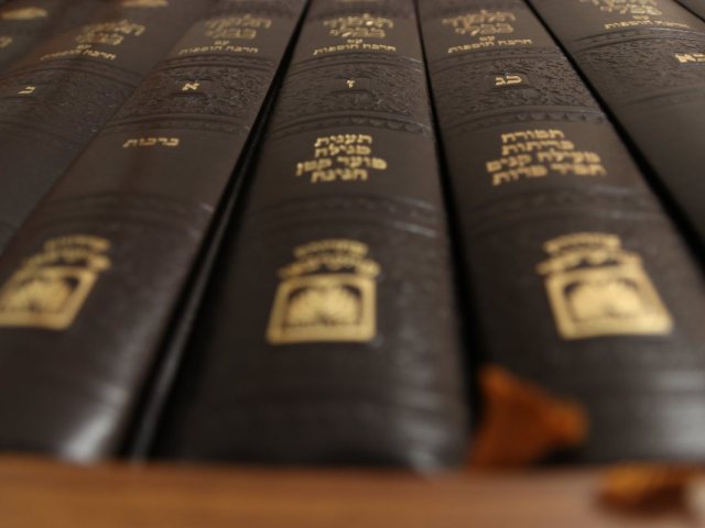 סיום מסכתות | שאטרסטוק