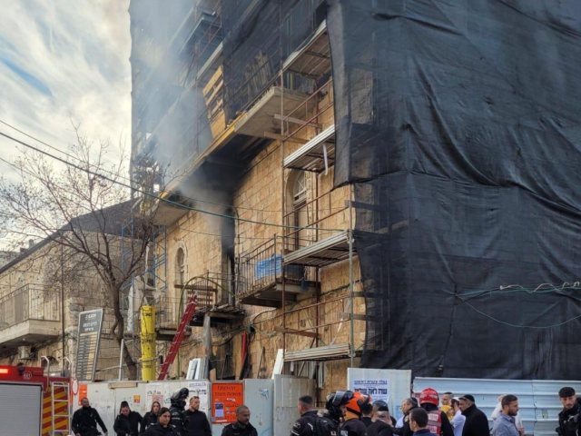 השריפה בפנימייה ברחוב דוד ילין. | צילום: אריק אבולוף כב"ה מחוז ירושלים