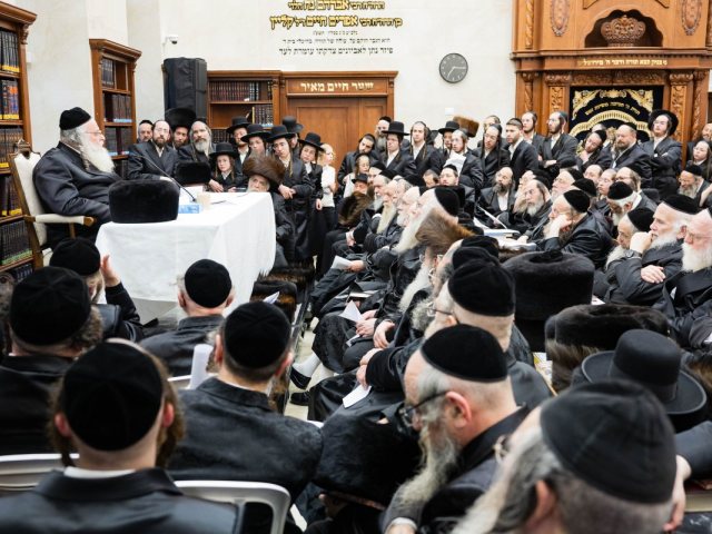 הגאון רבי שאול אלתר בשיעור. אלחנן קוטלר