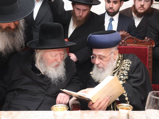 הרב יצחק יוסף עם האדמו"ר מגור. צילום: דוד ארזני