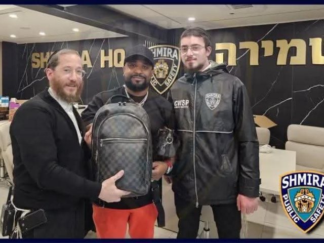 משמאל לימין: תלמידי הישיבה, המאבד ומתנדב 'שמירה'