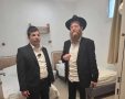 הרב גוזלו והרב גודמן ביחידות האירוח של יד שרה. אסותא אשדוד