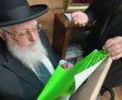 קורעים שמים: רב העיר הגיע באישון לילה לבית העלמין לתפילה על הבחור הנמצא בסכנה (וידאו)