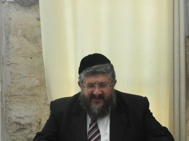 יצחק בצון via Wikipedia