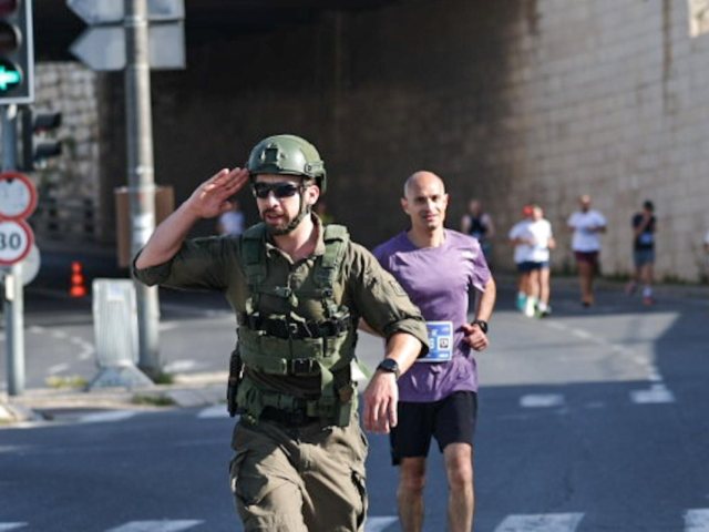 הרצים במרתון