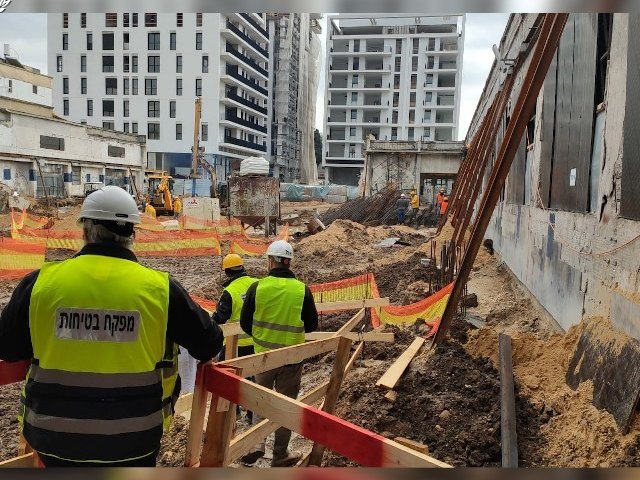 עוזרי בטיחות באתר בנייה (ארכיון). צילום: דוברות המשטרה
