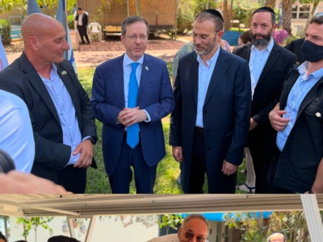 נשיא המדינה בפרח ישראל