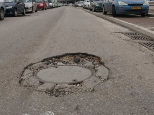 בור בכביש. אילוסטרציה