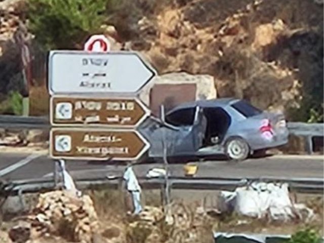 מכונית התופת בכניסה ליישוב עטרת. צילום: הצלה ללא גבולות יו"ש
