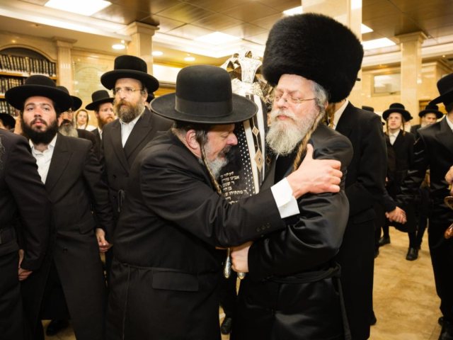 הכנסת ספר תורה קרית צאנז. אלחנן קוטלר
