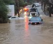 תיעוד דרמטי: אשה איבדה הכרתה ברכב שנסחף סמוך לירושלים