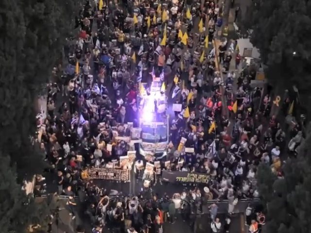 ההפגנה מול מעון ראש הממשלה. צילום: מקס קרש