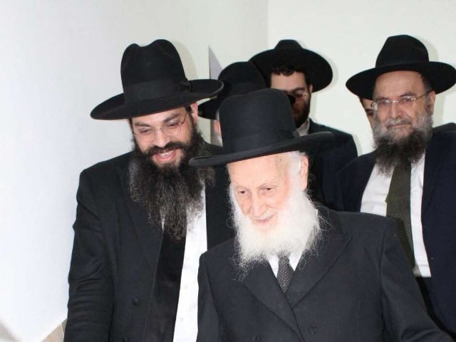 הגר"ש בצלאל שליט"א בישיבת אהל תורה. יעקב כהן