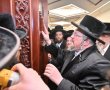 קביעת מזוזה בראשות הרה"צ מבעלזא 