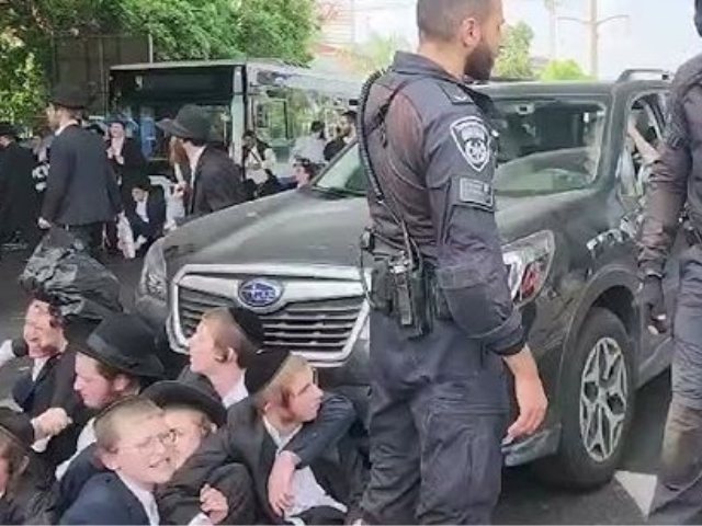 הפגנת הפלג הירושלמי בצומת קוקה קולה (ארכיון). צילום: דוברות המשטרה