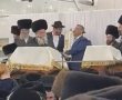 בחצר הגר"ש אלתר:  ראש העיר כובד באמירת 'מזמור לתודה'
